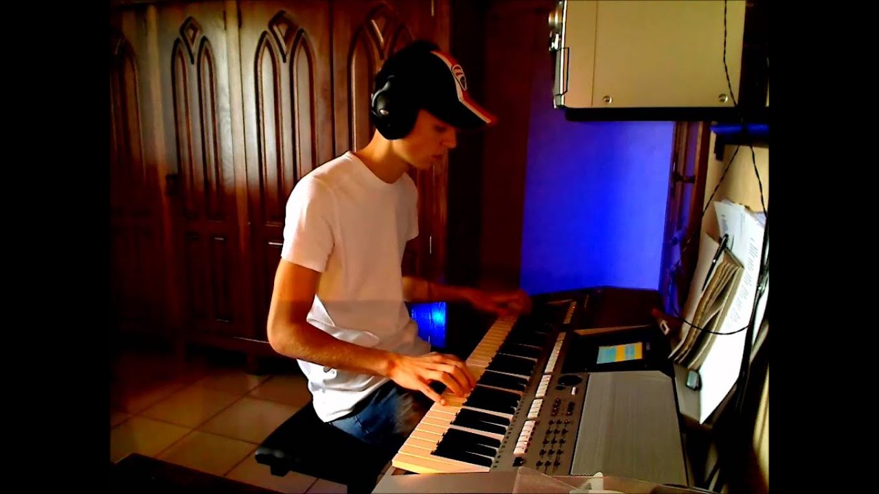 Nina Simone - Sinnerman (Felix Da Housecats Heavenly House Mix) on keyboard