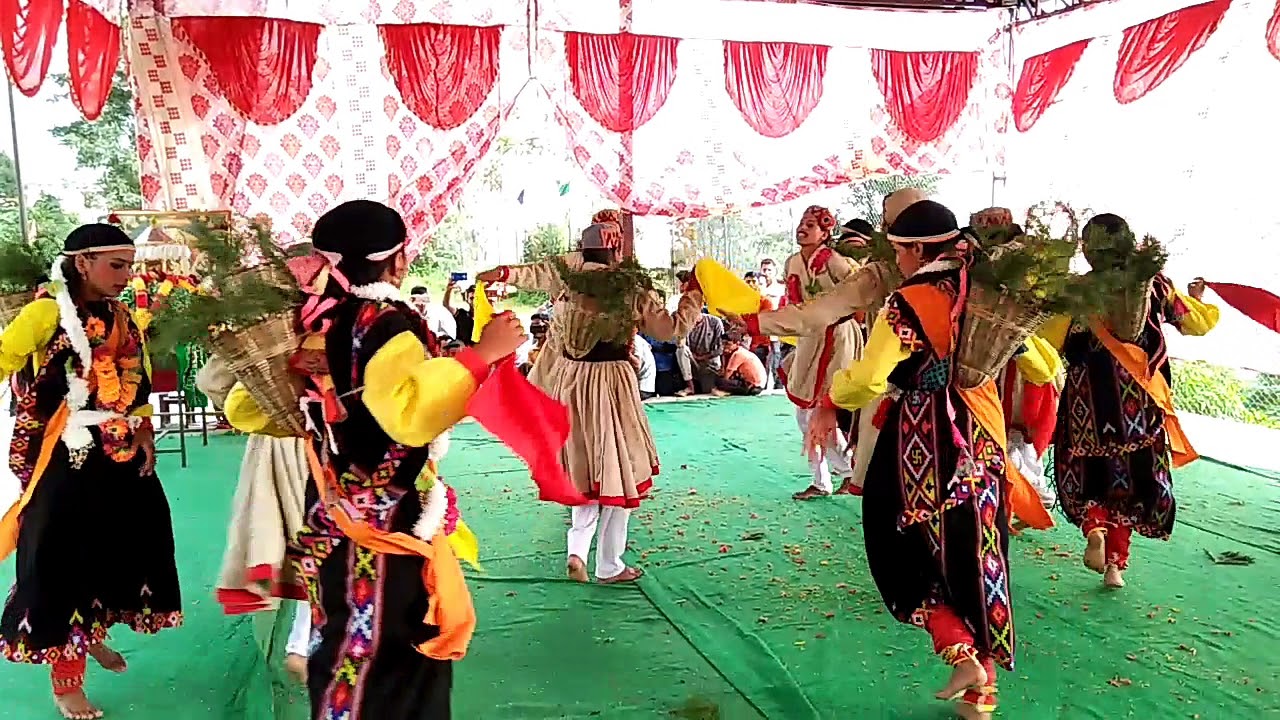 Himachali Natti . From Mandi , Lapas