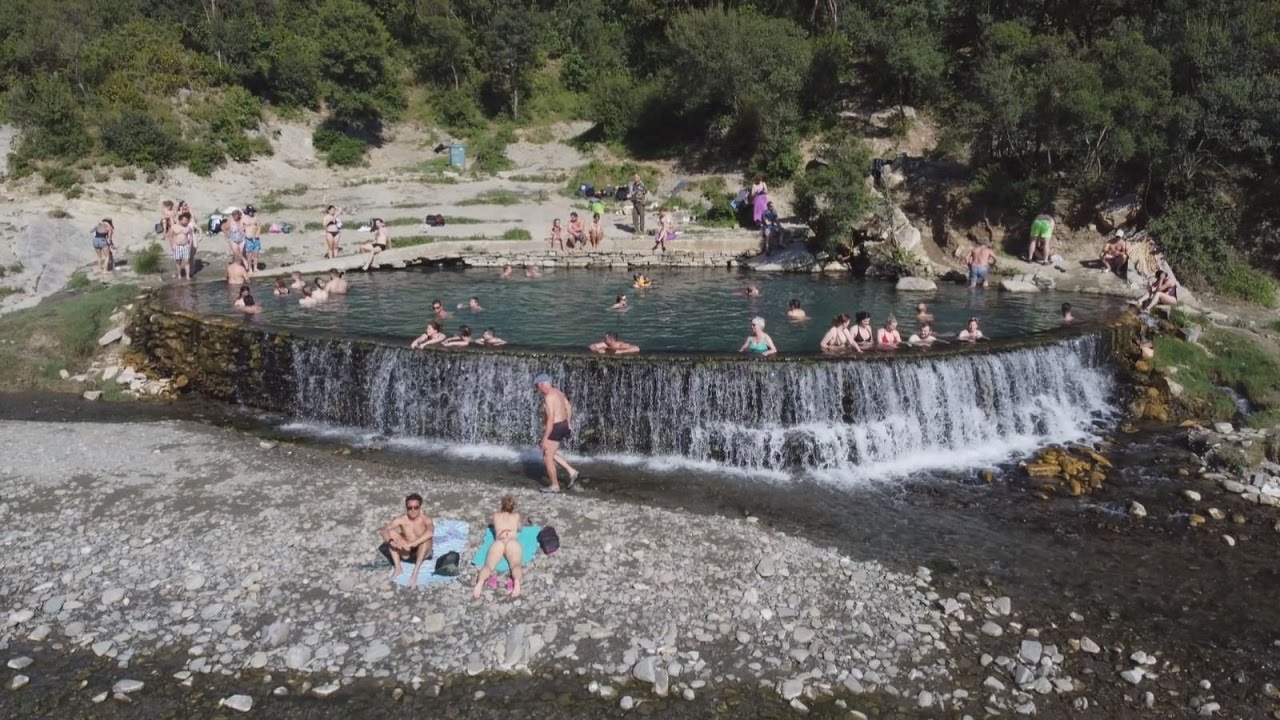 Banjat e Bënjës pushtohen nga turistët! - Në Sofrën Shqiptare