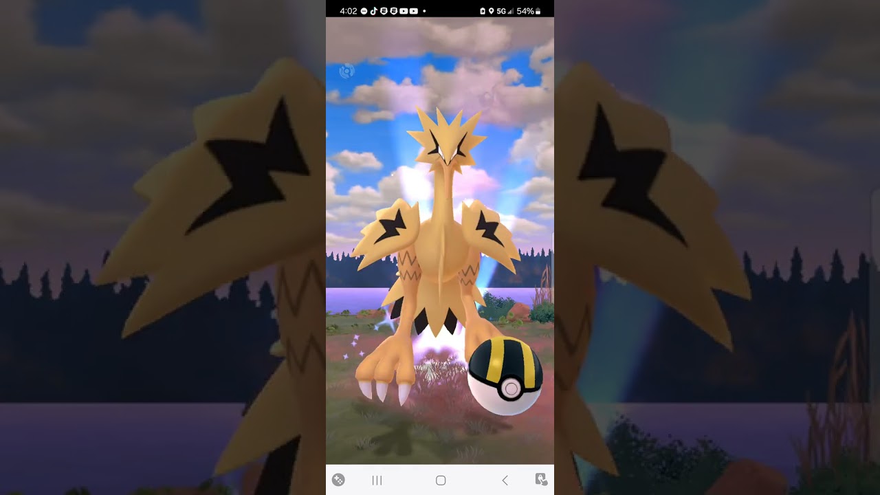I CAUGHT MY FIRST SHINY GALARIAN BIRD! 🤩🤩🤩🤩! IT DIDN'T RUN!