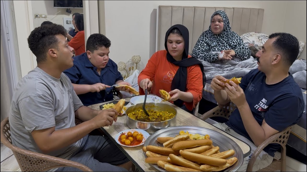 ام جني انا جاي ووشي منكم في الارض مش عارفه اقولكم ايه اللي فيه الخير يقدمو ربنا 😭👆