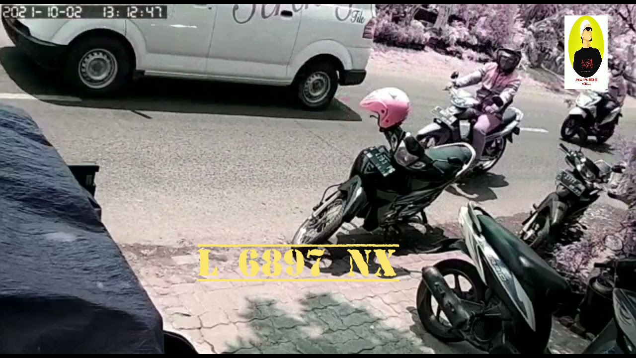 Detik-detik Pencurian Helm oleh Pemotor Yamaha Jupiter L6897NX #shorts