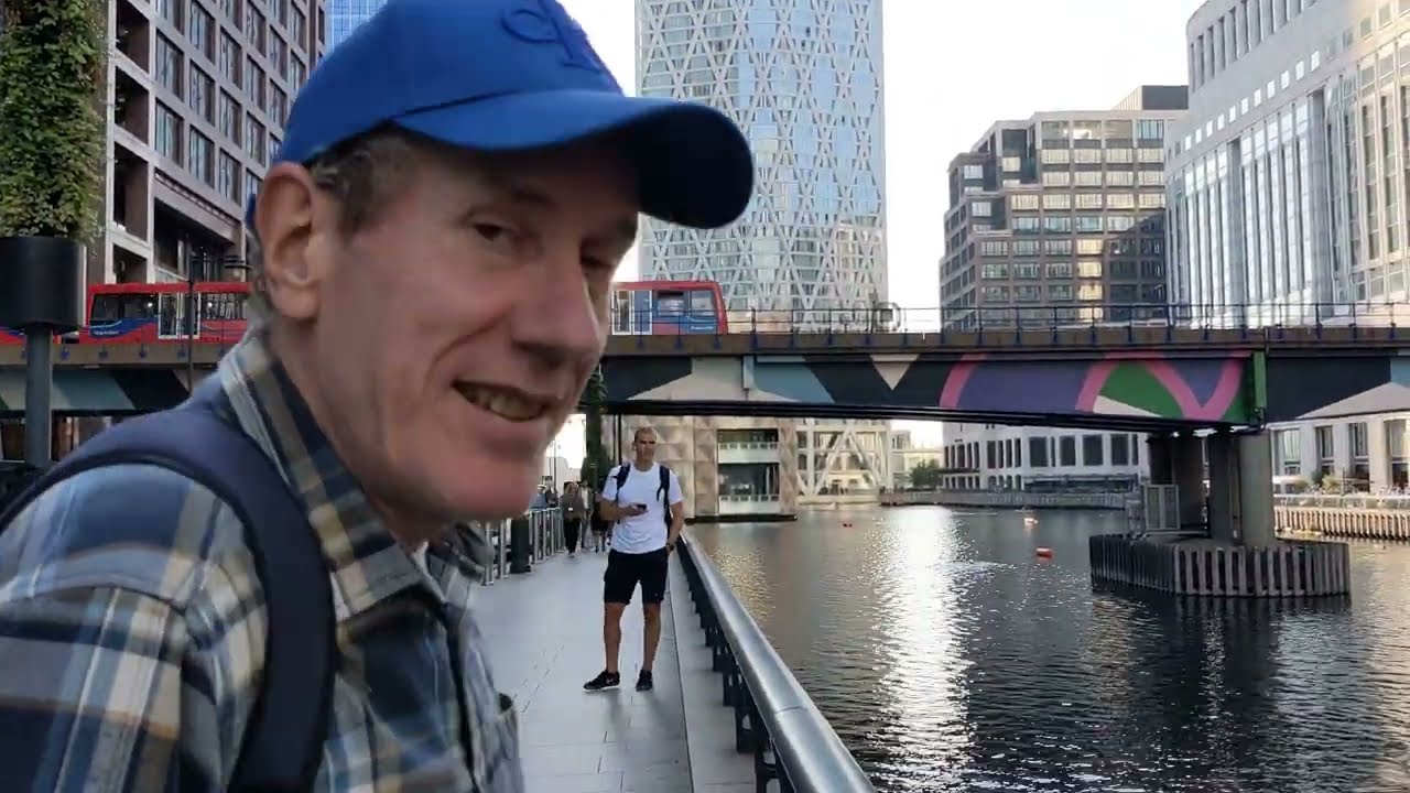 amazing open# swimming water 💦#canary wharf@gandavilleVlog (2022)