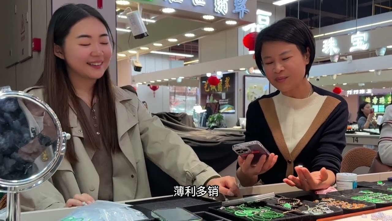 糟糕！不知青姐要来，赶紧打电话搬救兵！转眼被带走好几件小精品