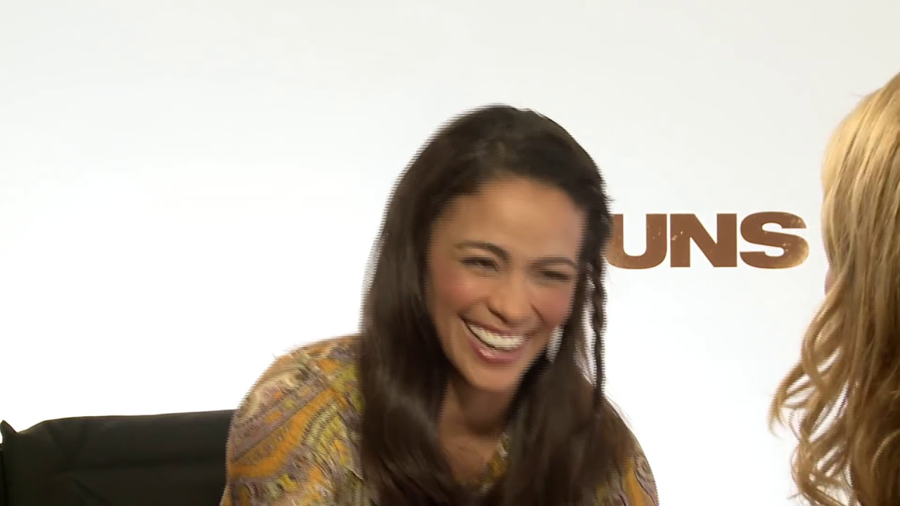 Mark Wahlberg hijacks interview with Paula Patton... (2 Guns)