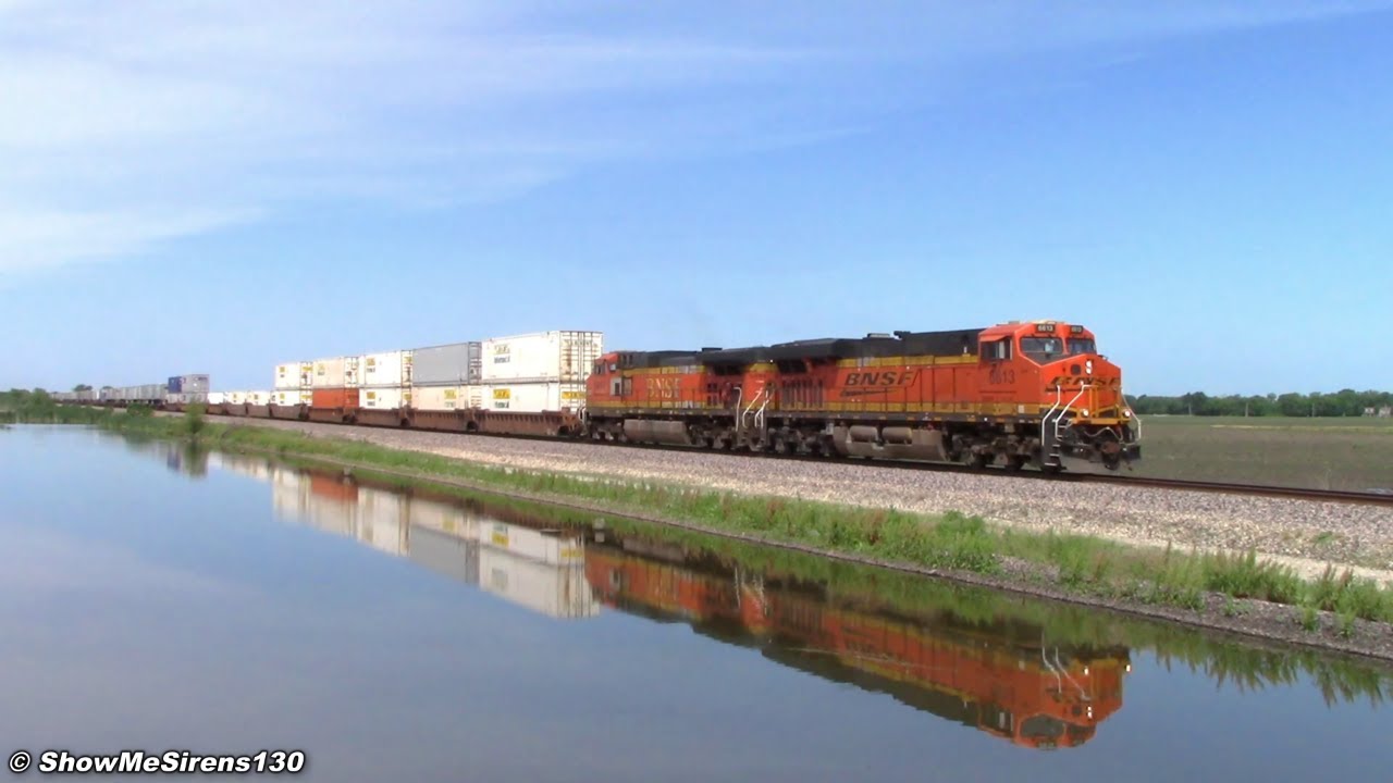 BNSF 6613 leads an EB Z-train Near Norborne, MO 6-2-22