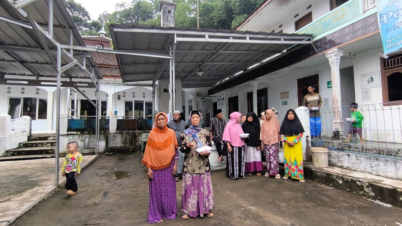 DI KERUBUTI NENEK NENEK SAAT BERBAGI MAKANAN DU BULAN PUASA