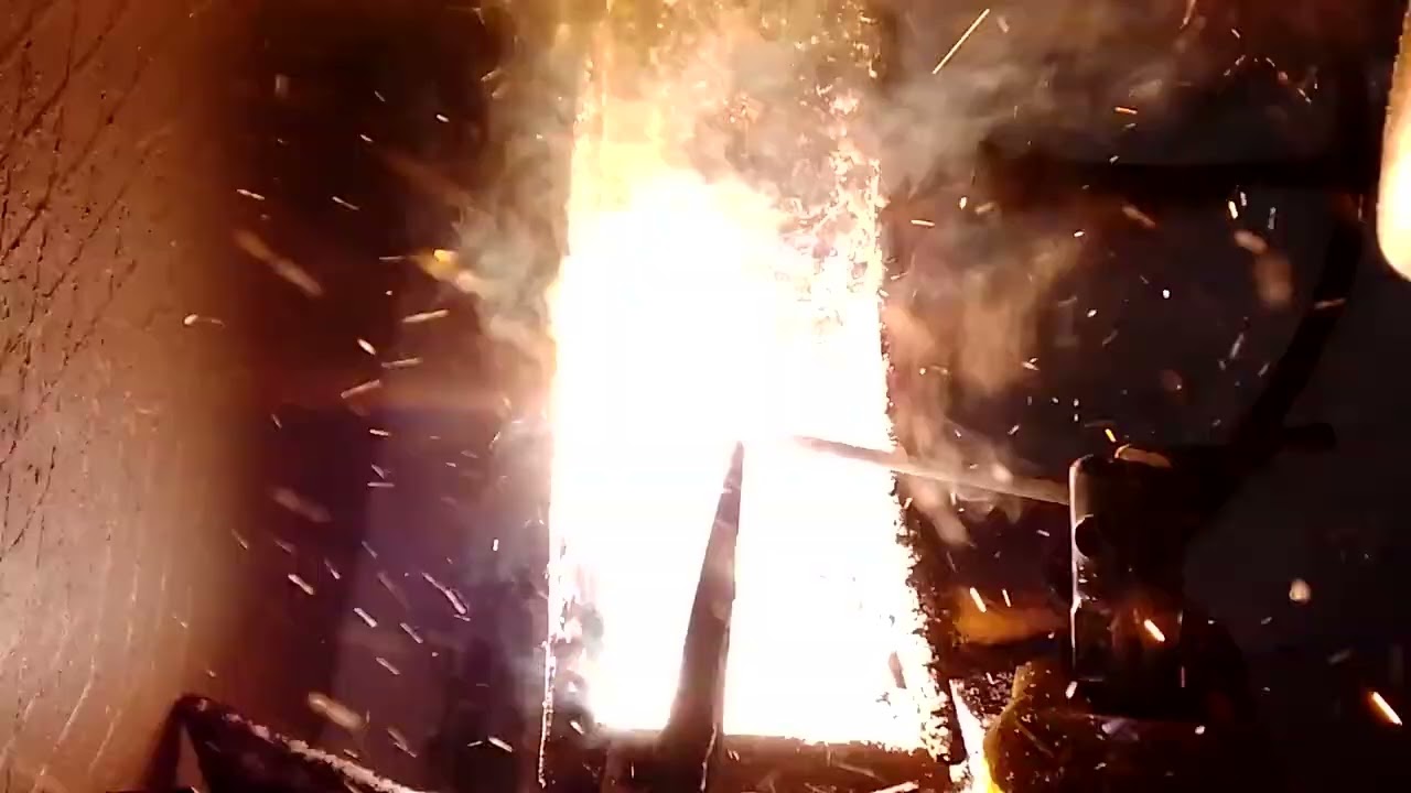 Вертикальный шов не очень у  меня получился ! Но я лучше буду стараться варить металл!!!!