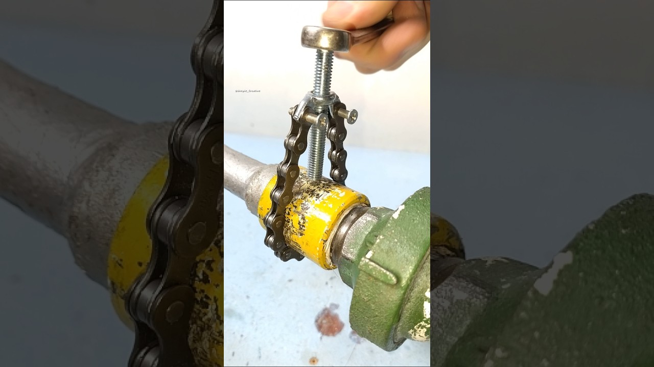 Every plumber should know this chain trick #shorts #diy #plumbing #tips