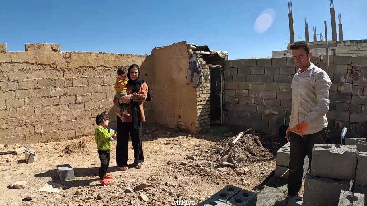 Pia's efforts to build a widow's house with the help of a worker