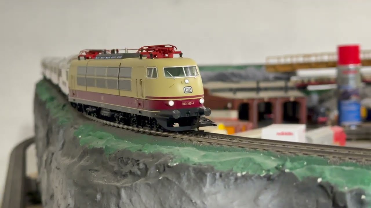 Erstfahrt der BR103 mit InterCity Personenzug - Märklin Modelleisenbahn
