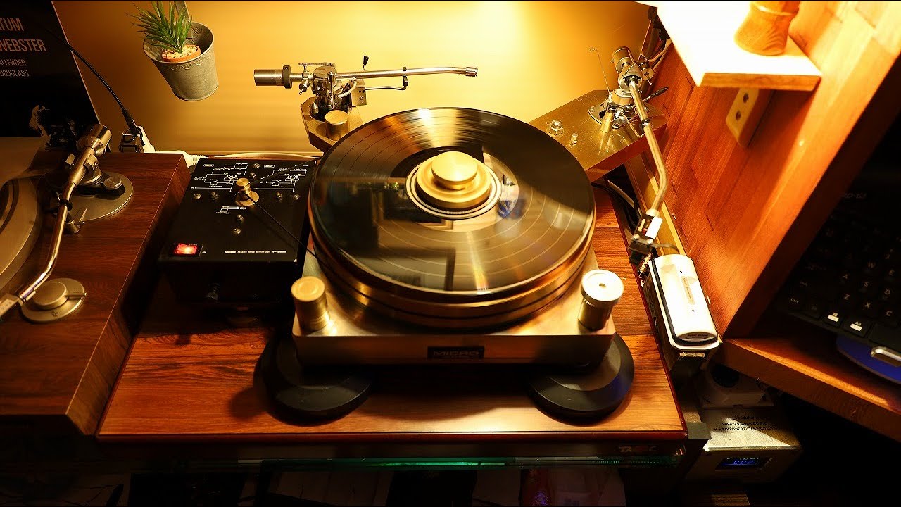レコード再生、音出しと正常回転確認の為アップしました