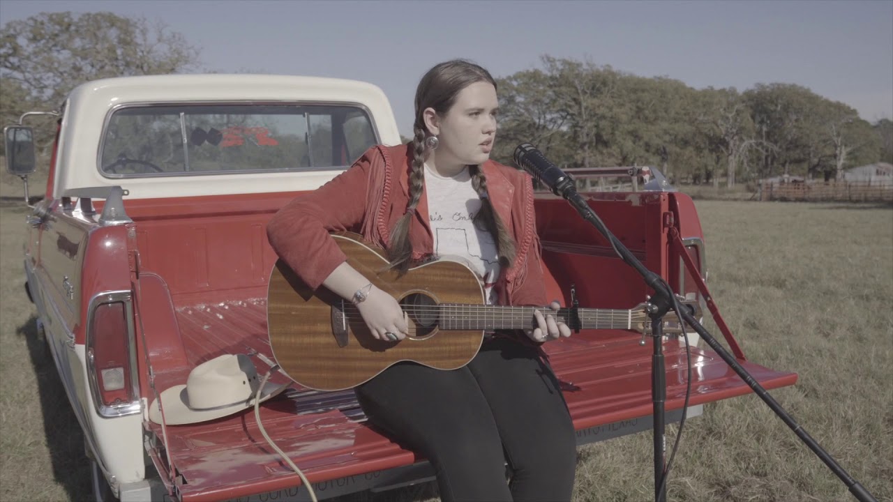 Frankie Leonie // LIVE// He Thinks I Still Care