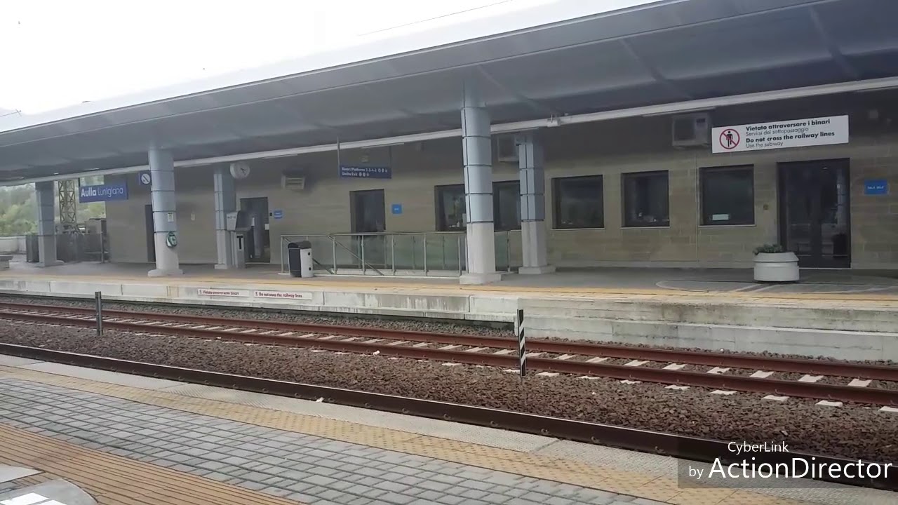 STAZIONE DI AULLA LUNIGIANA. TRENO REGIONALE DA PARMA A LA SPEZIA CENTRALE. ALE 642 .BINARIO 3