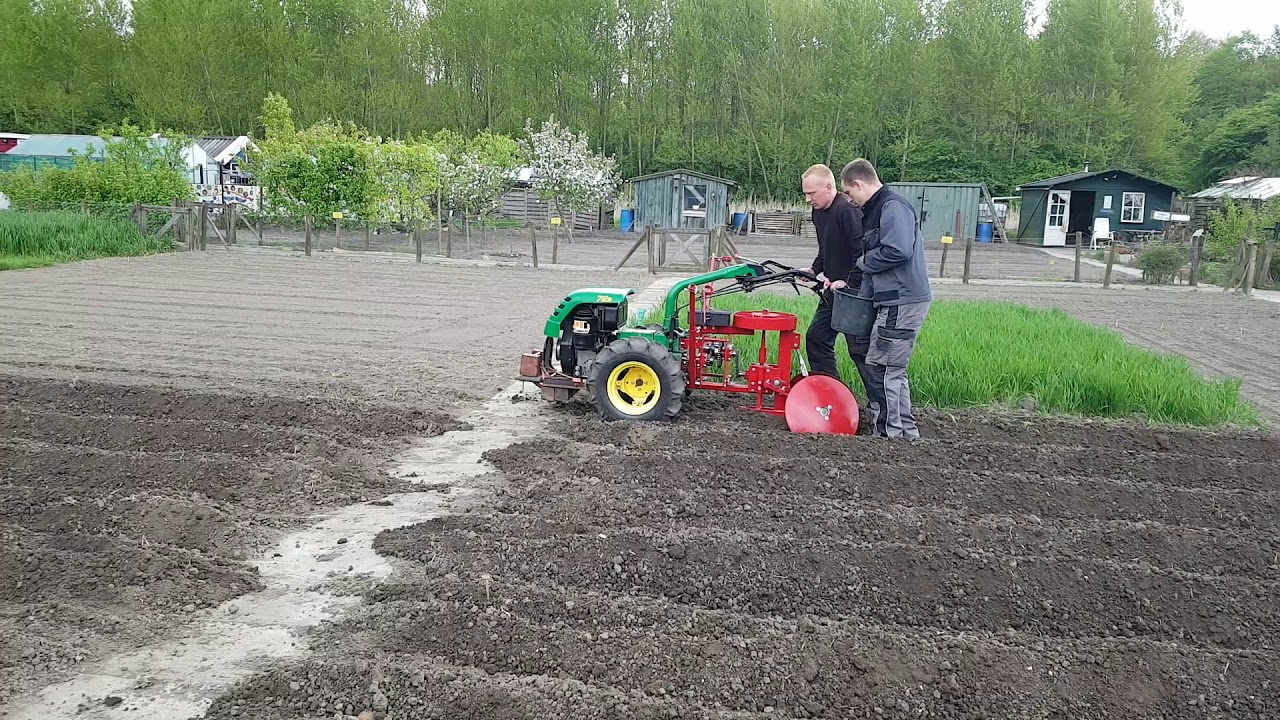 Aardappels planten met Ferrari 72S. Planting potatoes with Ferrari 72S. Semina patate con Ferrari 72
