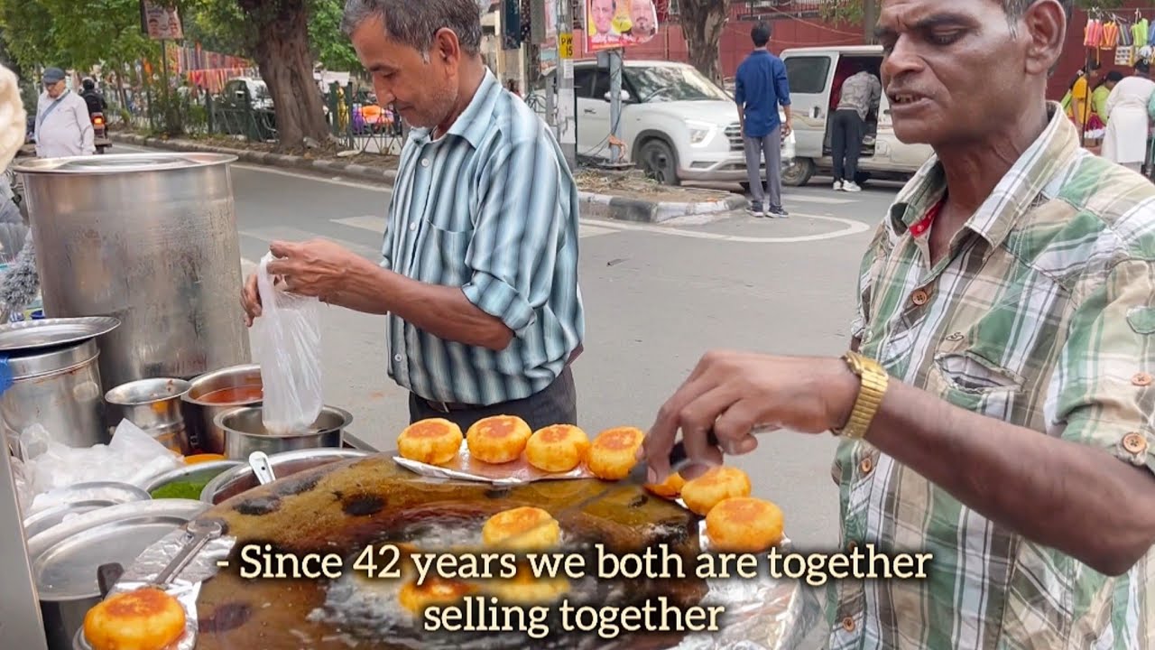 56 yrs old mates have 42 yrs experience of selling together | Authentic taste of Indian street 