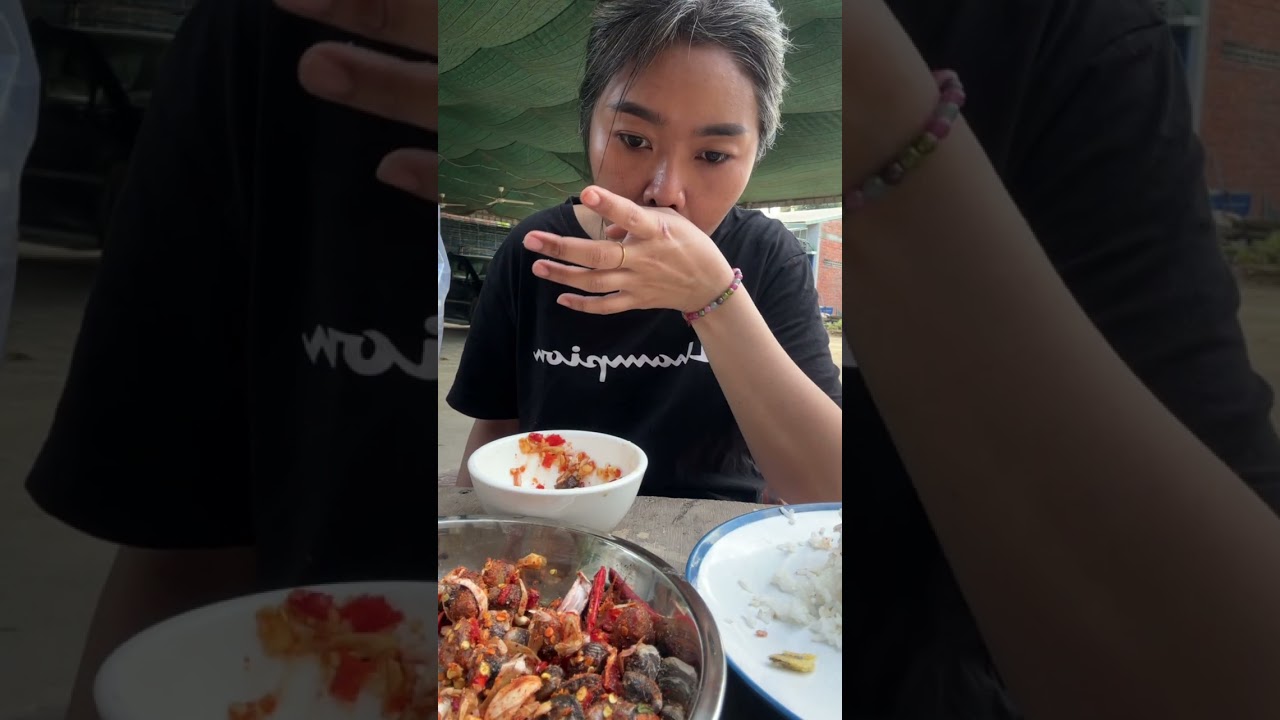 បាយកកជាមួយលៀសហាល😋 #streetfood #eating #shorts 