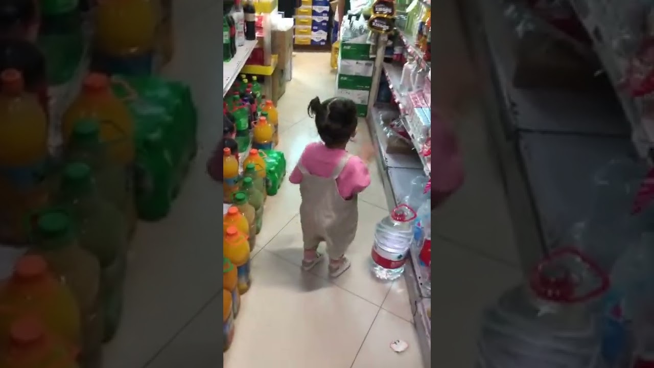 Cute baby waving 👋🏻