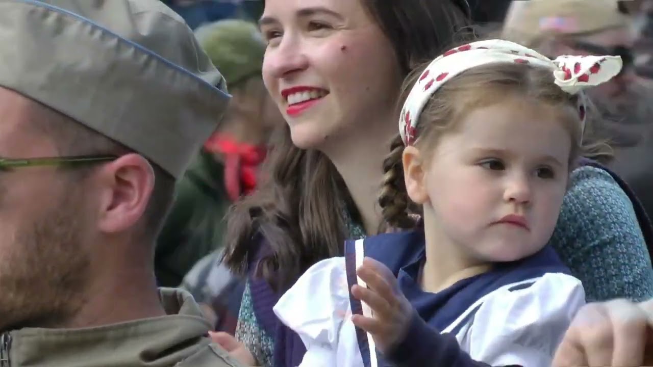 Défilé des véhicules à Sainte - Mère - Eglise
