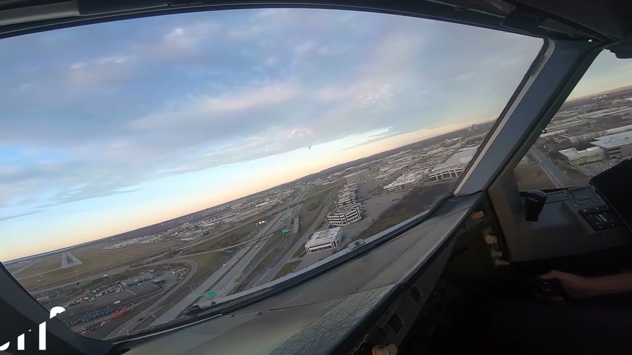 Airbus 330-300 landing in YUL - 