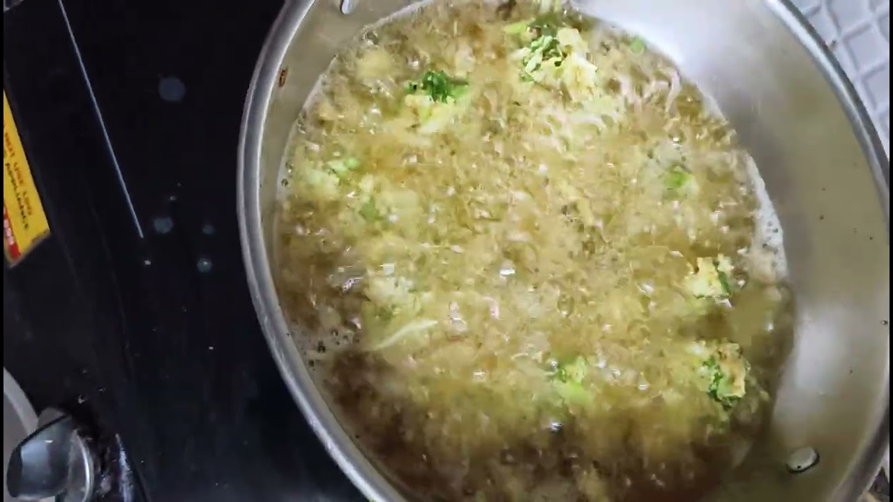 Viral pakode meri puri society maang ke khaati hai#viral#viralcooking#trending#indianstreetfood 