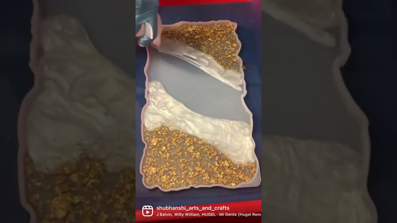 Resin tray tutorial 😍#resintray #resinart #resinartist #resintutorial #servingtray #tabledecor