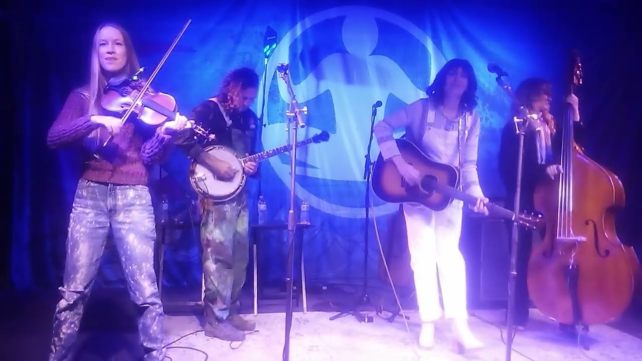 Molly Tuttle and Golden Highway - Crooked Tree  Marshfield, Mass.