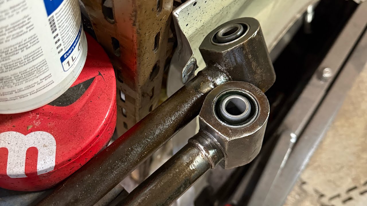 Land Rover Defender Td5 Rear radius arm bushes.