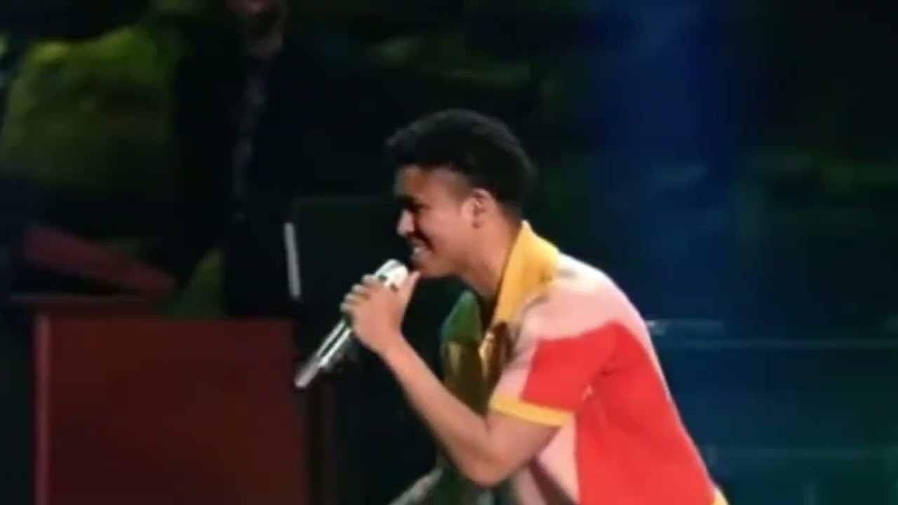 Seven Foot Frame Camilo Madrigal aka Rhenzy Feliz Singing IRL of We Don&rsquo;t Talk About Bruno!