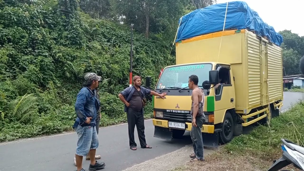 REMUK..!.TRUK LINTAS SUMATERA DIPALAK PREMAN DITENGAH HUTAN