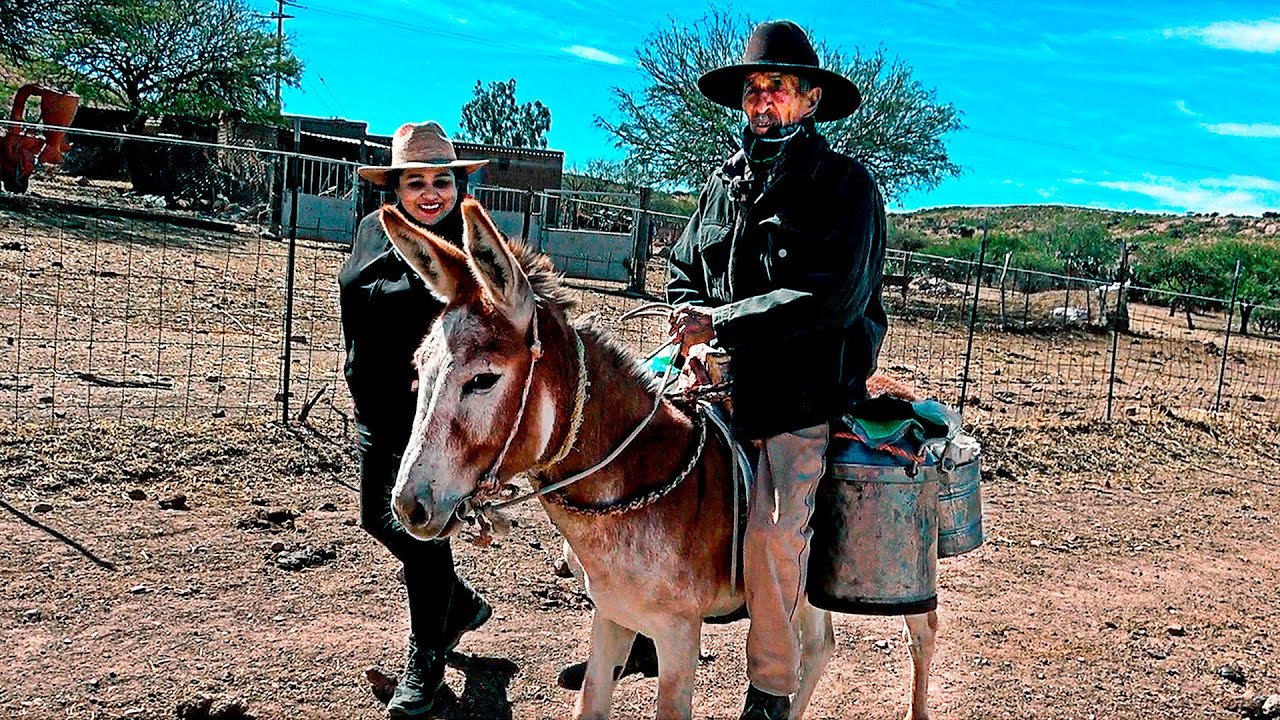 DORMÍA EN CUEVAS EN LA SIERRA, la gente LO BUSCA POR SU SABROSO QUESO