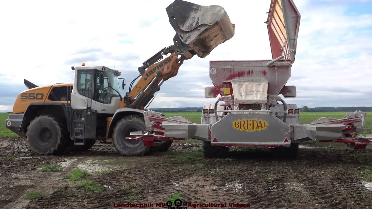 Fendt - Liebherr - Bredal / Kalk Streuen - Spreading Lime  2022