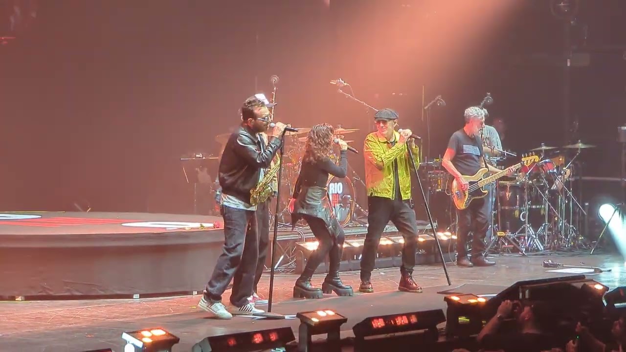 Luca Carboni con Elisa, Jovanotti e Cesare Cremonini / Mare Mare - live a Milano 2025