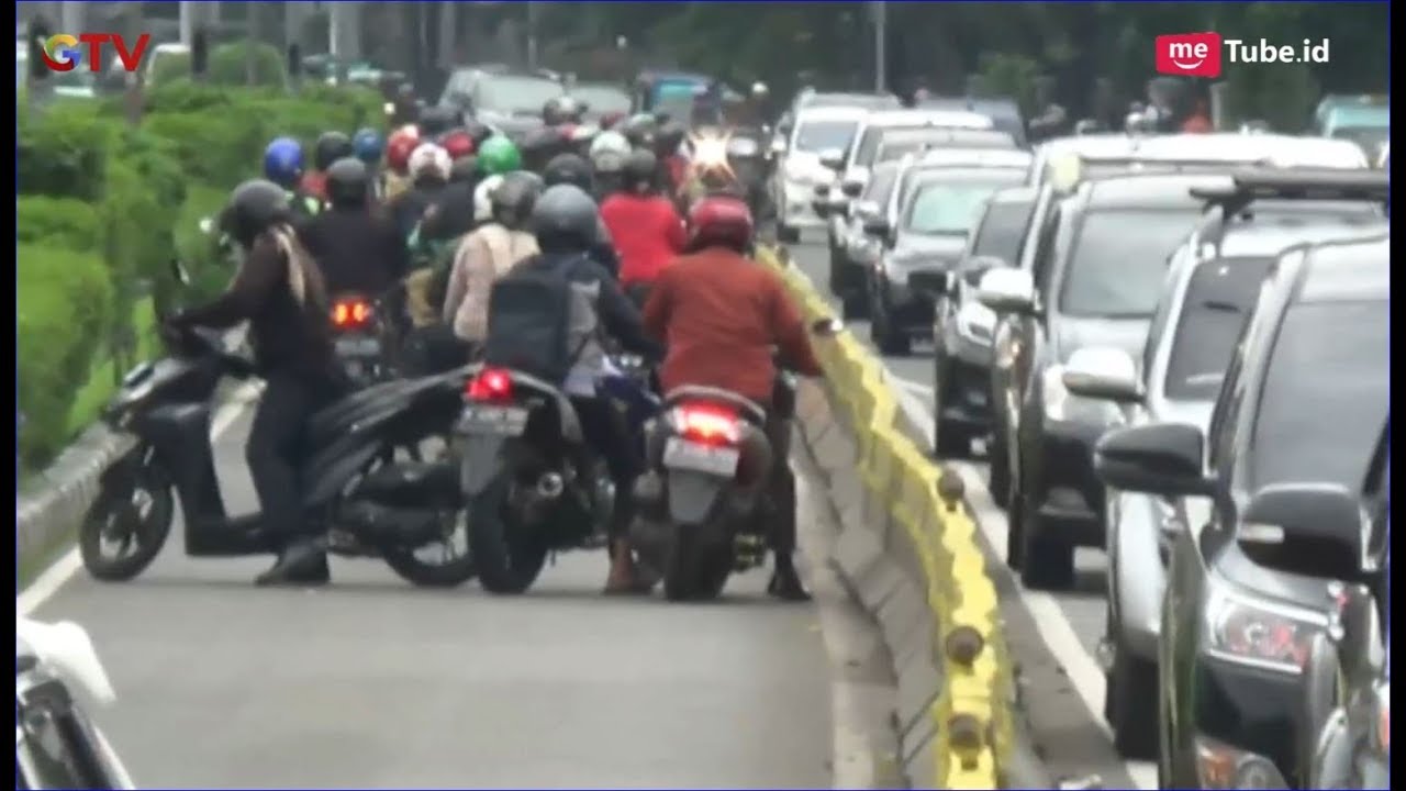 Hindari Razia Polisi, Pengendara Motor Nekat Lawan Arus di Jalur Busway - BIP 05/02