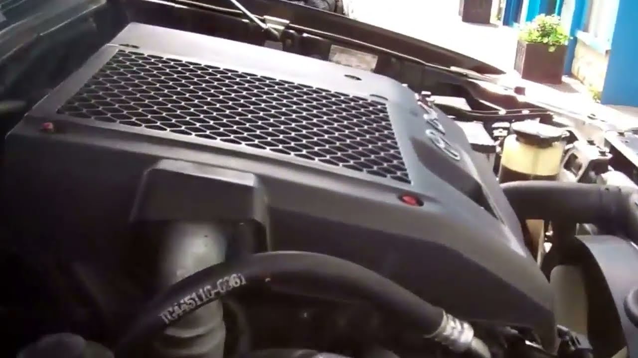 How to change the clutch master cylinder on Toyota Hilux Mk6 / Vigo