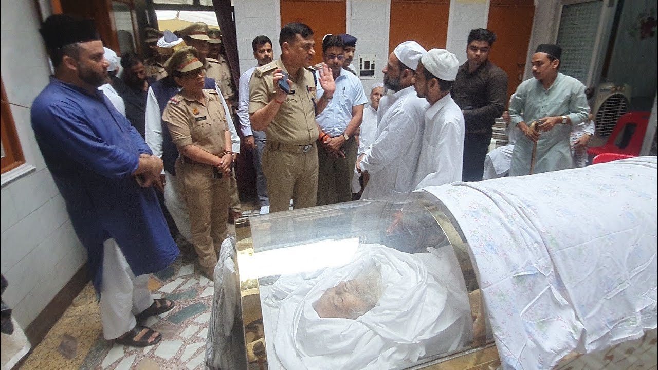 मुफ्ती मेहबूब अली साहब का जनाजा रामपुर पहुंचा, जिलाधिकारी और पुलिस अधीक्षक ने परिवार को ढांढस बंधाया