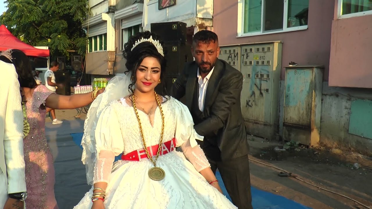 Gullu & Ela