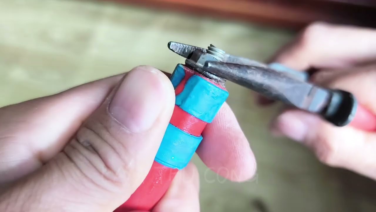 How to make a DIY mobile phone holder bracket connector – extremely simple.