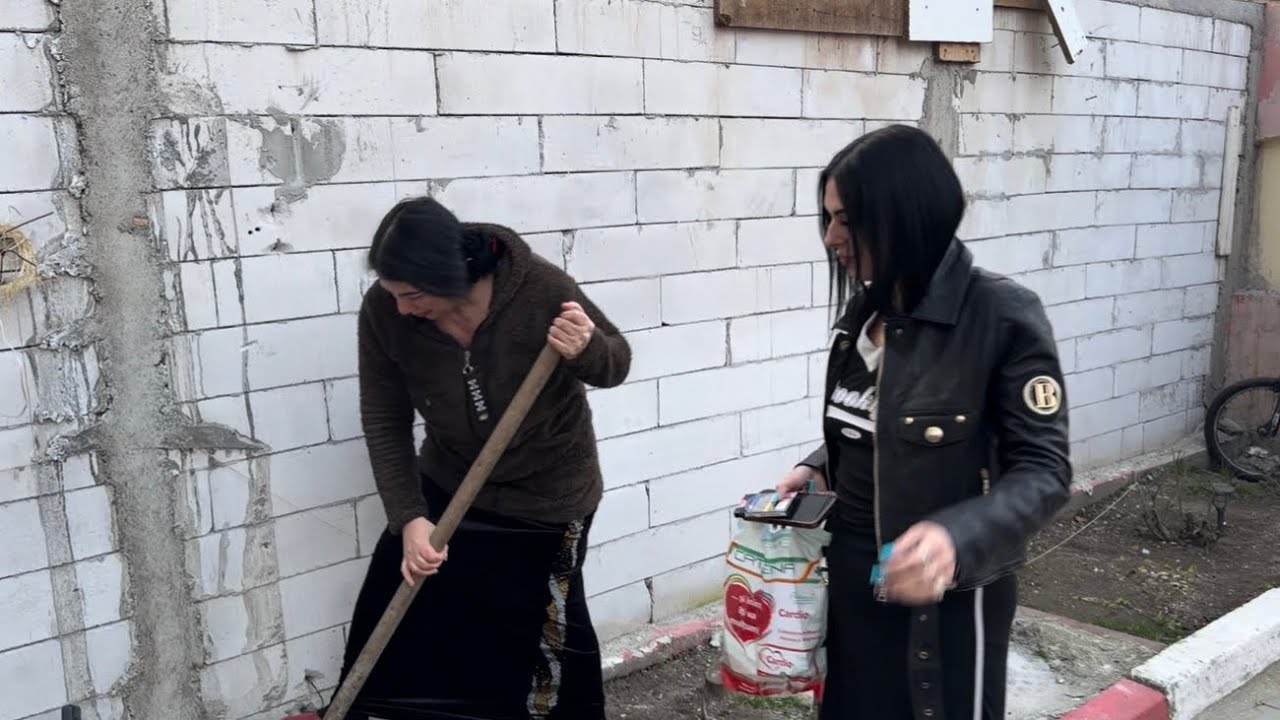 Soția nu mi face mâncare! Dacă n-aș fii eu ar mânca-o câini în șatra la Strehaia! 