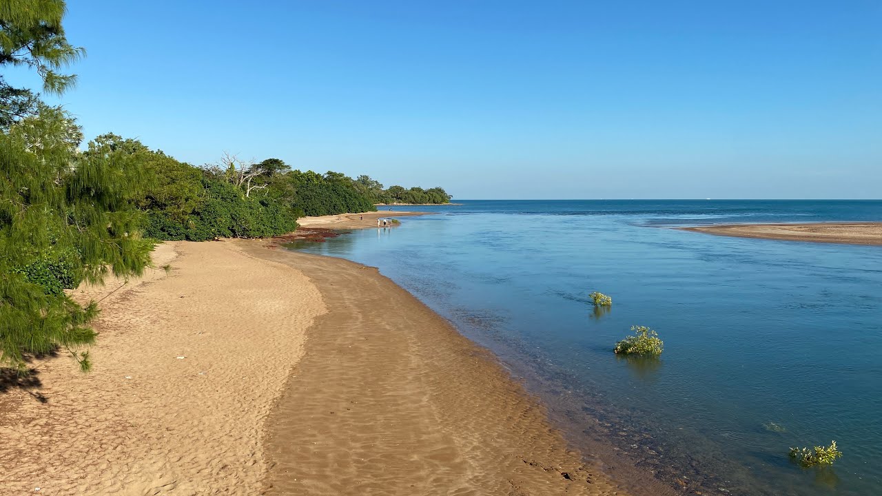 A Morning Walk at Rapid Creek Beach - 4K Darwin City Walking Tour 2023