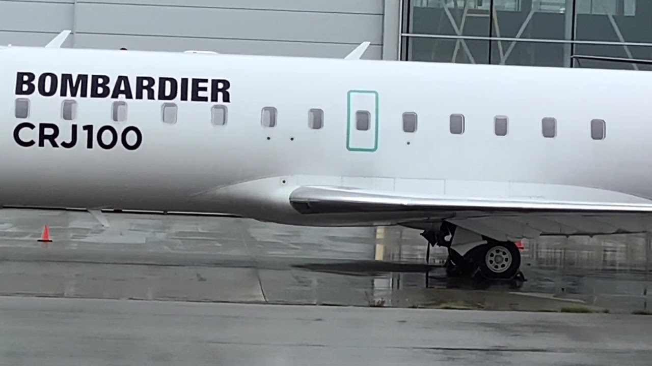 **CLOSE UP** Bombardier CRJ100 at yvr