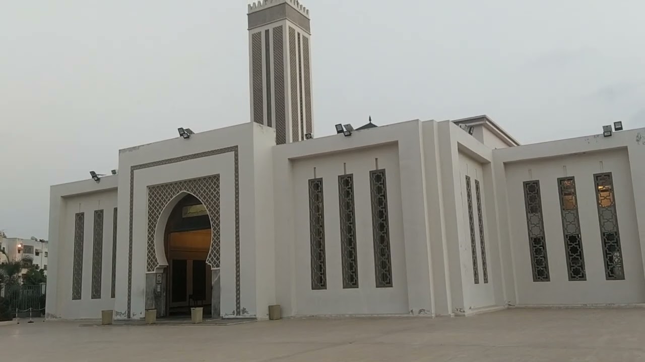 مسجد بسم الله مسجد متفرد بنظافته و جمالية معماره و هدوء محيطه اللهم اجزل الثواء للقائمين عليه