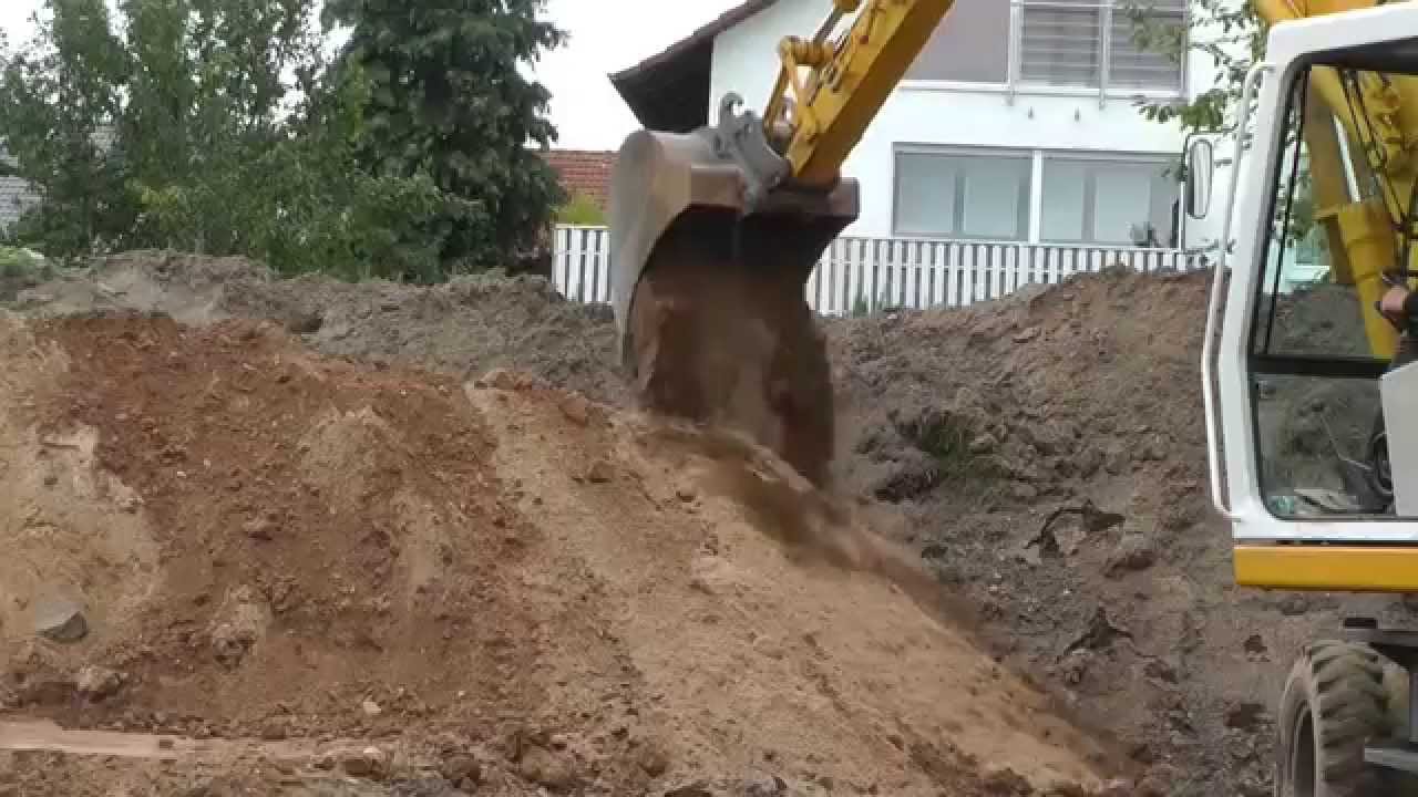 Baugrubenaushub mit Liebherr 310 Mobilbagger! [HD]