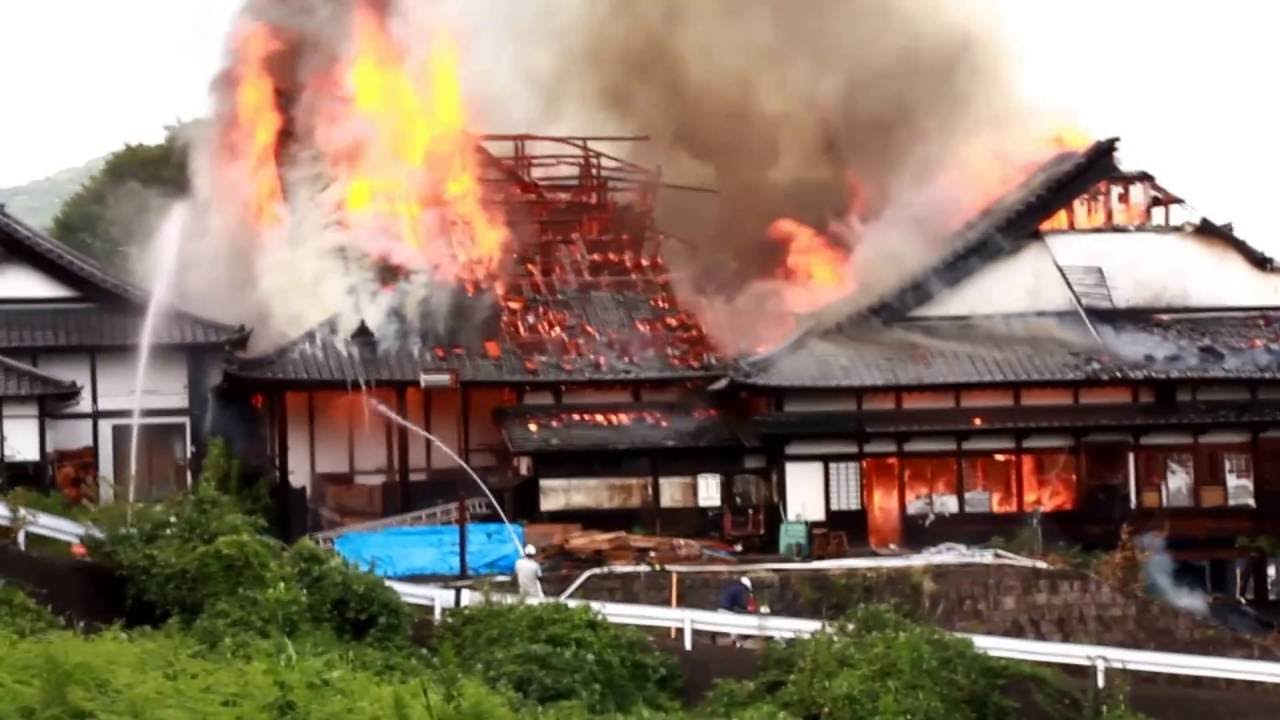 佐賀県嬉野市　”肥前夢街道”（忍者村）内で建物火災で全焼、Burned down by a building fire in 