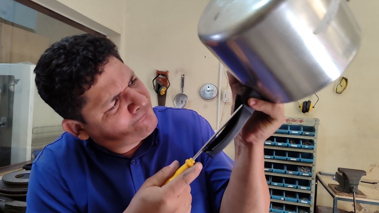 COMO TIRAR O PARAFUSO ENFERRUJADO DA PANELA DE PRESSÃO ?