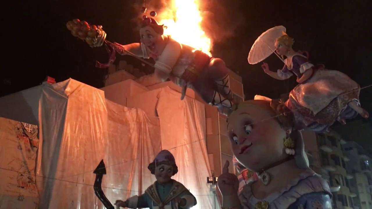 ARDIENDO FALLA PASSEIG MERCAT CULLERA