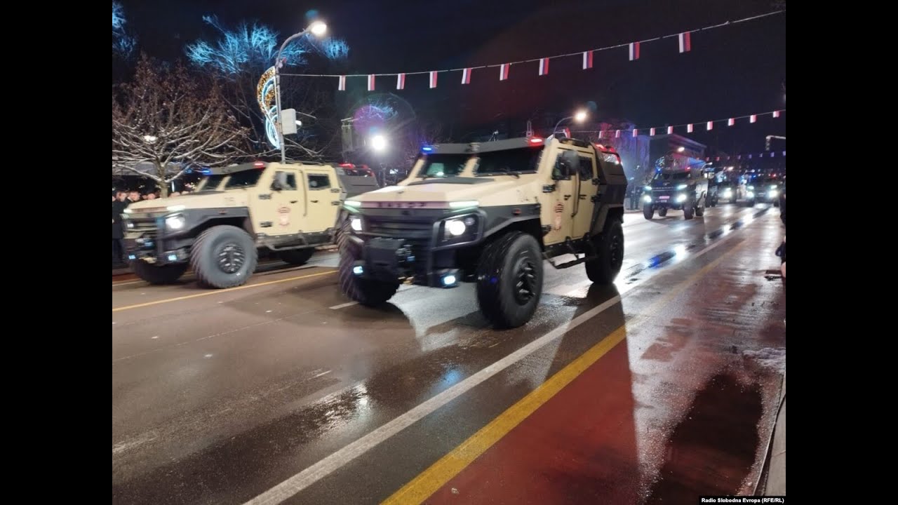 Dodik sa defilea u Banjaluci govorio o RS 'koja je zagledana u Srbiju i Rusiju'