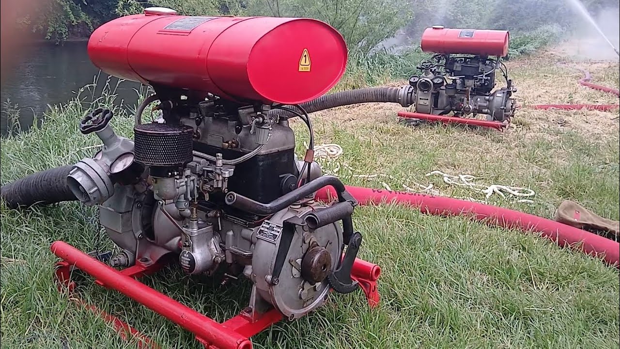 2x DDR Tragkraftspritze TS 8/8 an der Bode