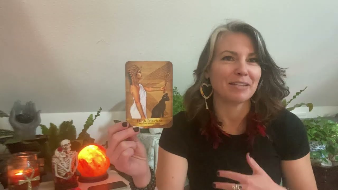 Обращение к своему внутреннему мистику. Вы — верховный жрец/жрица. Очень проницательны и защищены.