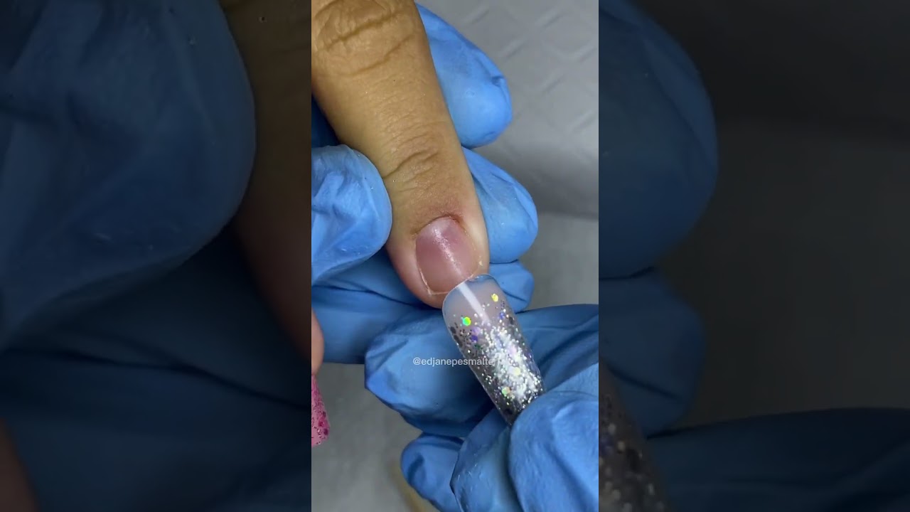 O Segredo da aplica&ccedil;&atilde;o do molde f1 #nails  est&aacute; super em alta #nailart